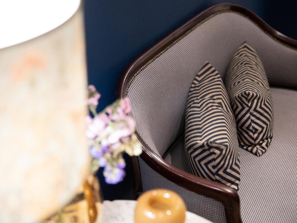 Salotto Borbonico Bed & Breakfast เนเปิลส์ ภายนอก รูปภาพ